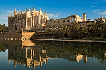 image of a large cathedral with a reflection in the lake