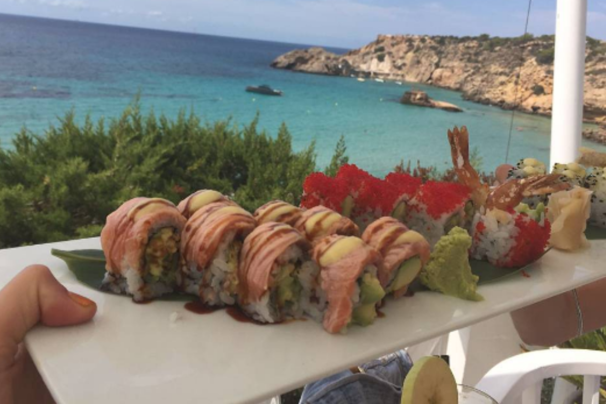 Pixie Lott's vintage beach break in Ibiza