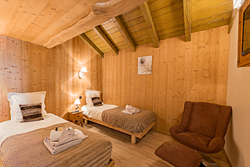 Rainbow Chalet, Val Thorens twin bedroom