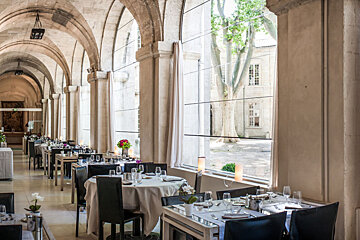 Cloitre Saint-Louis Restaurant, Avignon interior