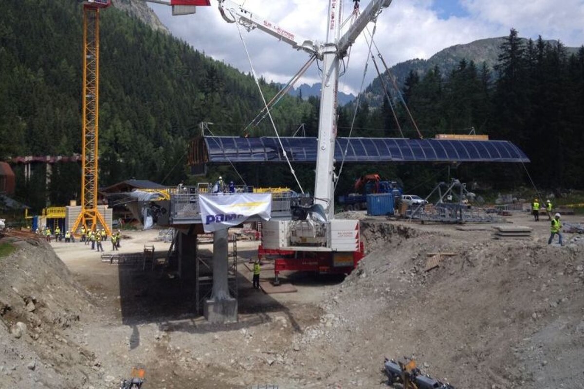 Plan Joran lift being built