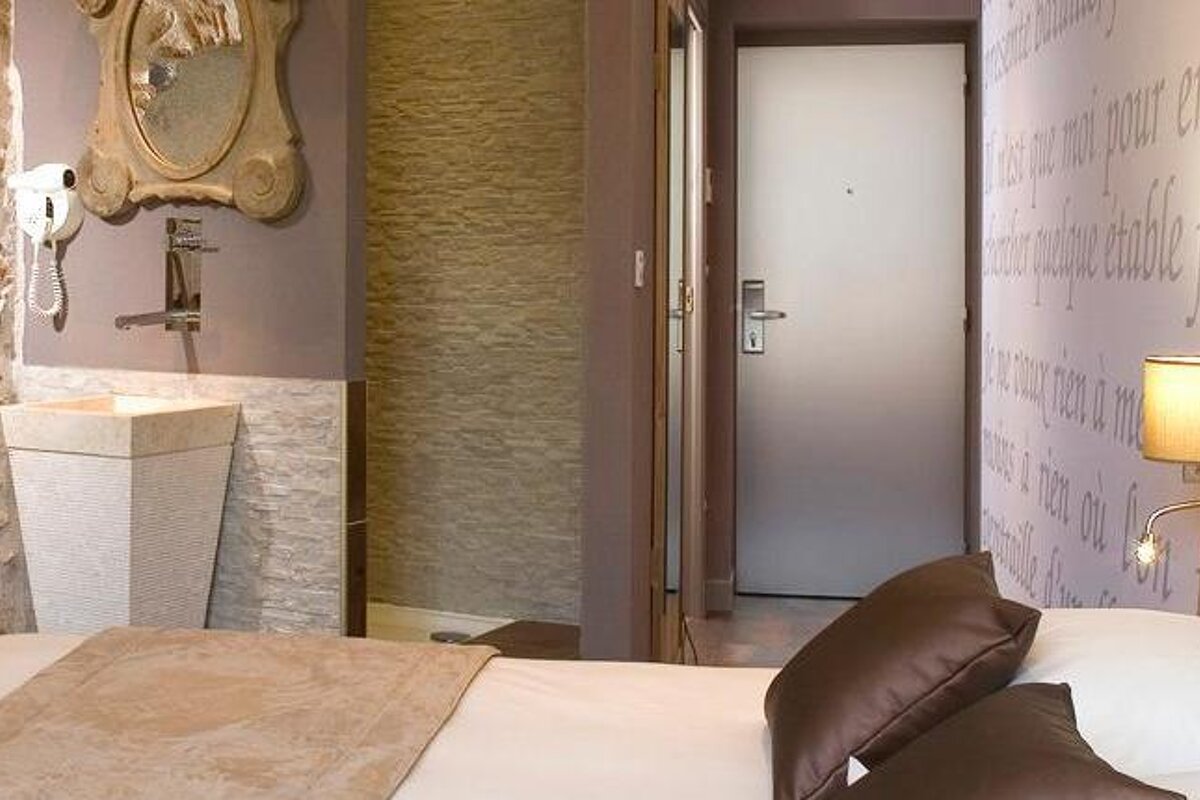 Le Turenne Hotel, Beaulieu-sur-Dordogne double bedroom