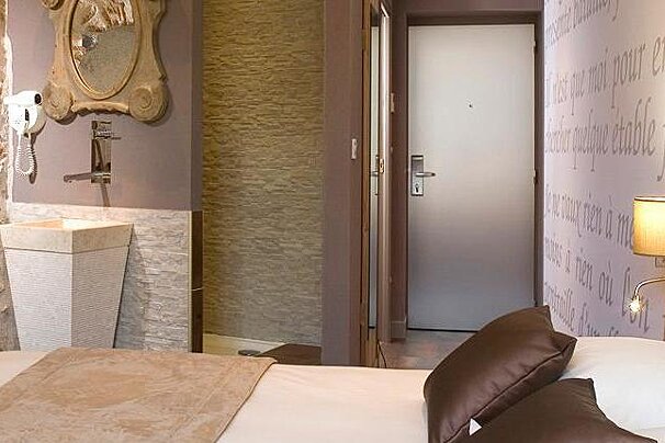 Le Turenne Hotel, Beaulieu-sur-Dordogne double bedroom