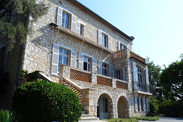a large stone house housing a museum