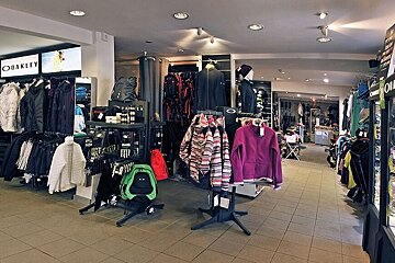 Precision Ski - Oakley Ski Hire, Meribel - Centre shop interior