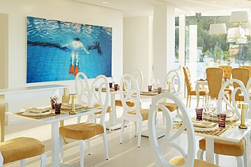 Glamorous dining at the Portals Hills Boutique Hotel