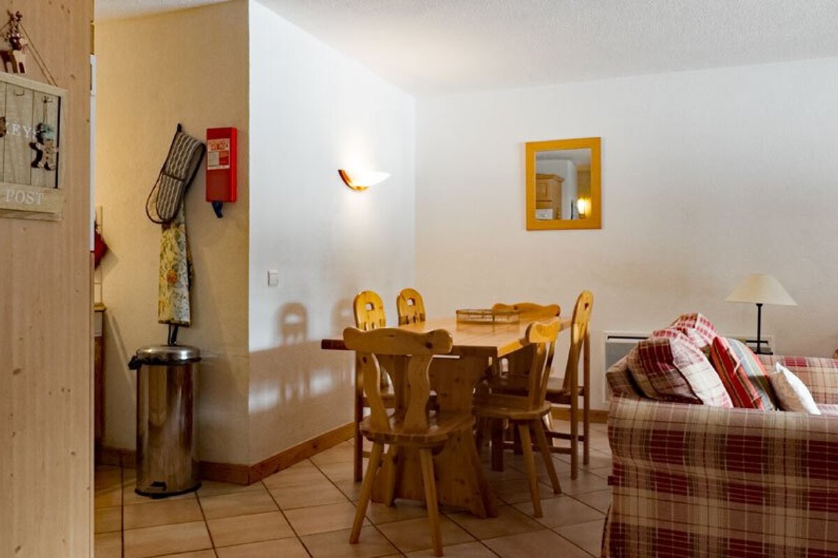 A living room with a table and chairs and a sign that says post