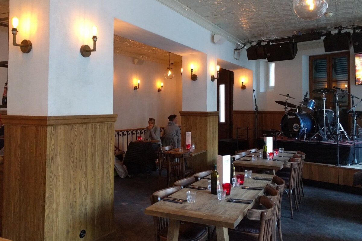 Apres Ski at Chambre Neuf, Chamonix Main Town interior