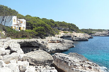 Photo of rocky coastline with clear water