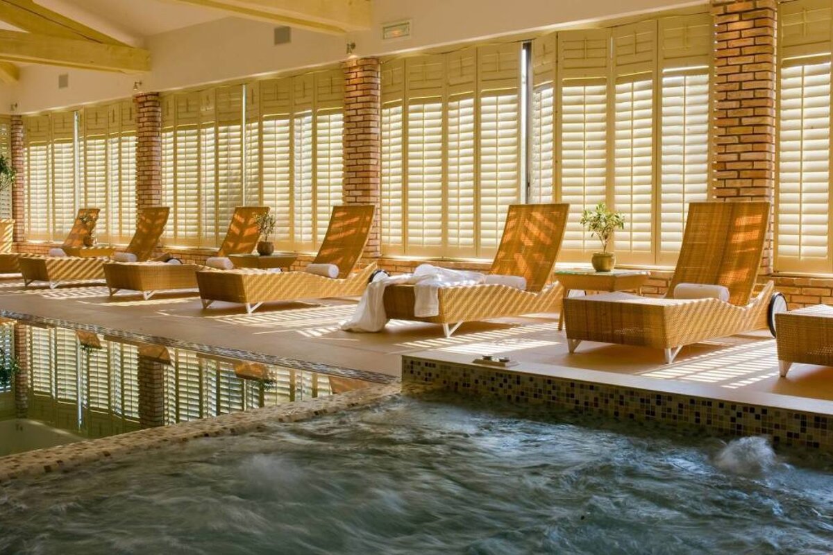 Chateau de Valmer Spa Hotel, La Croix Valmer indoor swimming pool