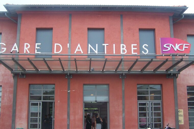 Getting to Antibes by Train