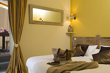 Les Flots Bleus Hotel, Beaulieu-sur-Dordogne double bedroom