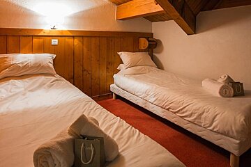 Loup Blanc Chalet, Val Thorens twin bedroom
