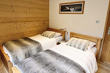 Mountain Whisper Chalet, Morzine twin bedroom
