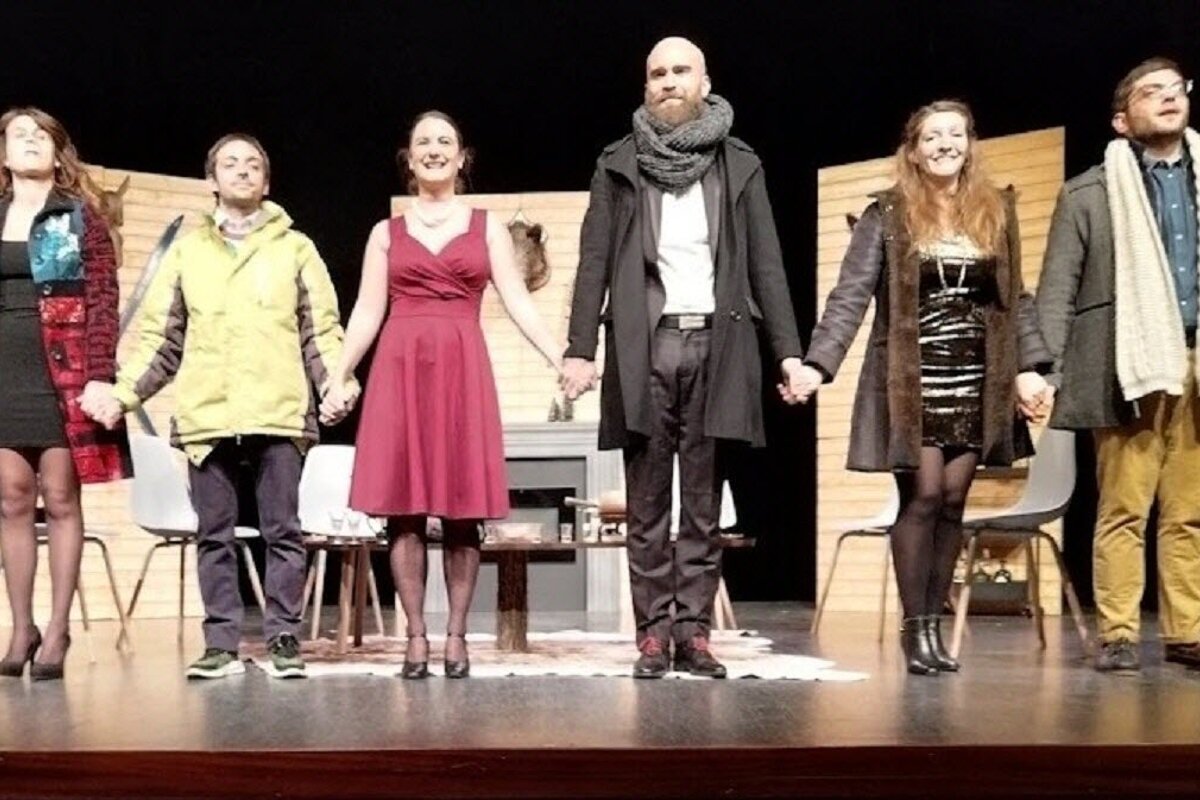 Cluster theatre performance in Meribel