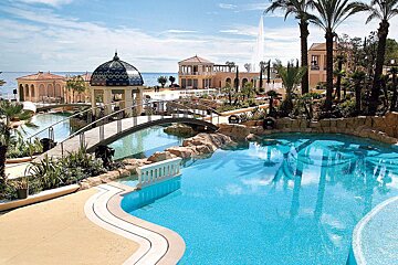 Monte-Carlo Bay Hotel & Resort outdoor swimming pool