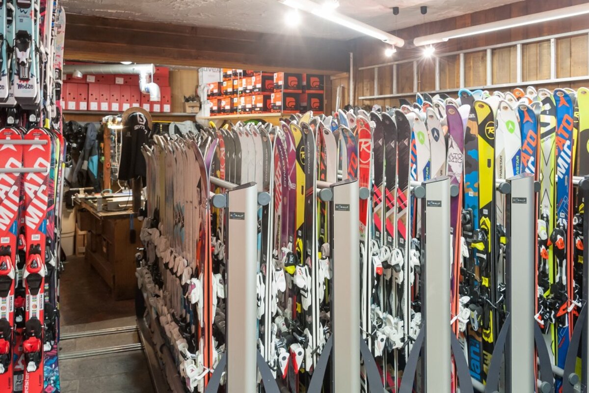 Skimium - Avoriaz Sports Ski Hire, Avoriaz shop interior