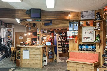 Skimium - Avoriaz Sports Ski Hire, Avoriaz shop interior