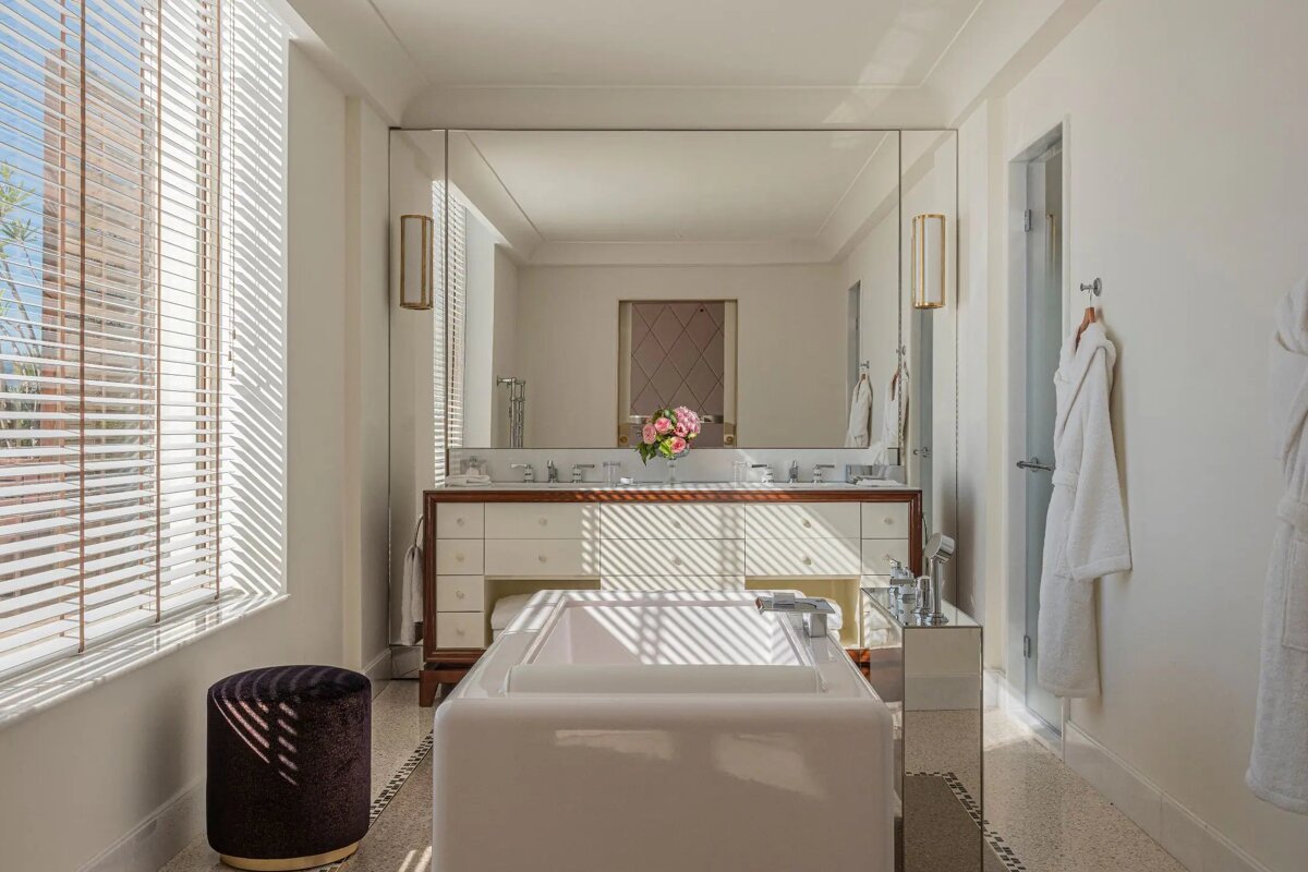 A bathroom with a bathtub and two sinks