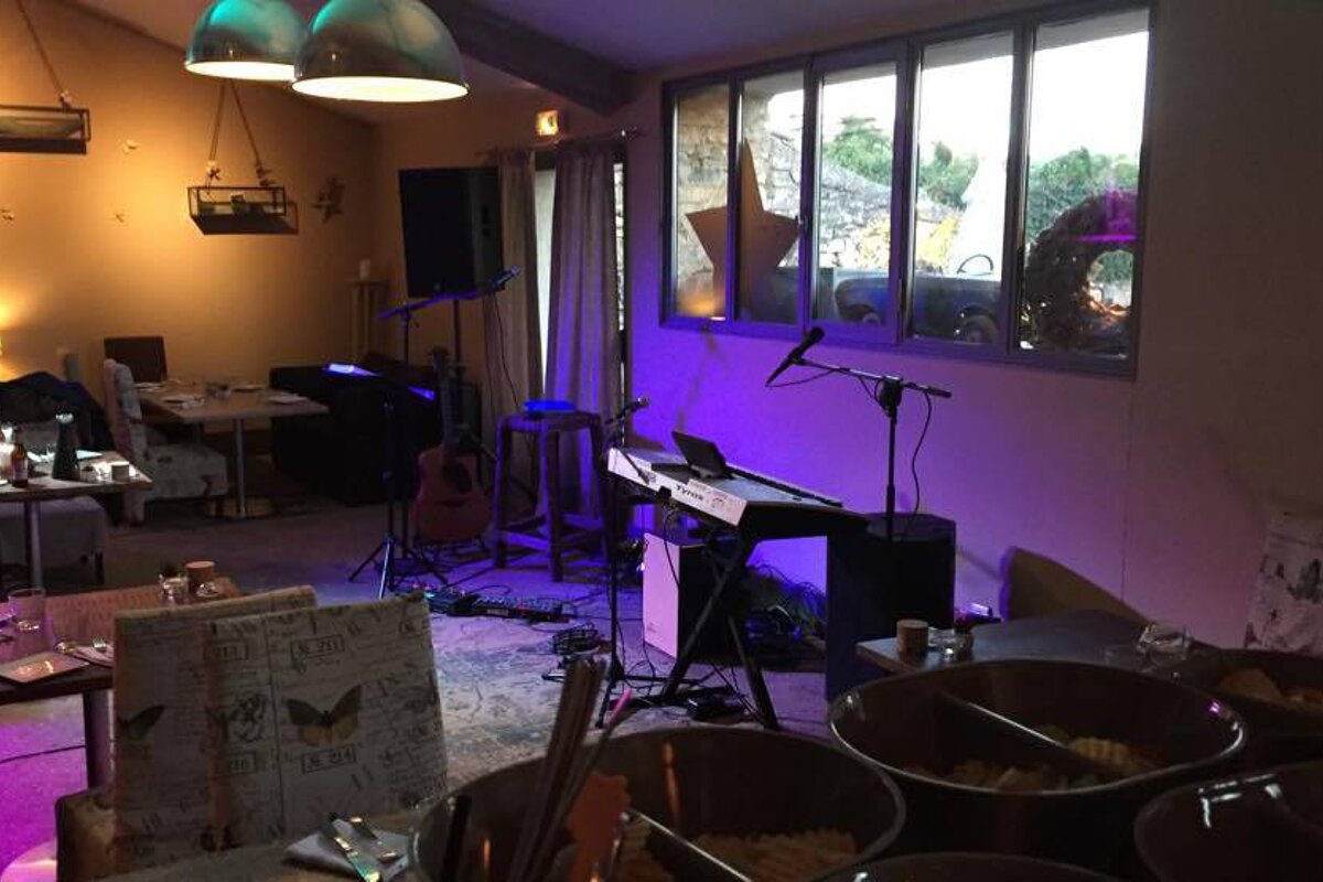 Le Garage a Lumieres Restaurant, Goult interior