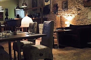 Le Garage a Lumieres Restaurant, Goult interior