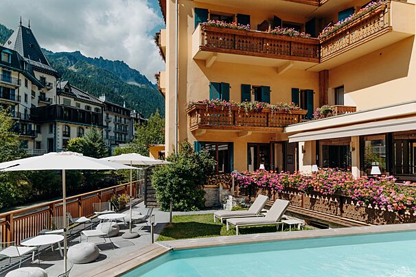 A large building with a swimming pool in front of it