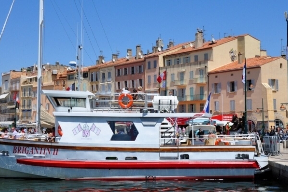 Motor-boat trip following the race 