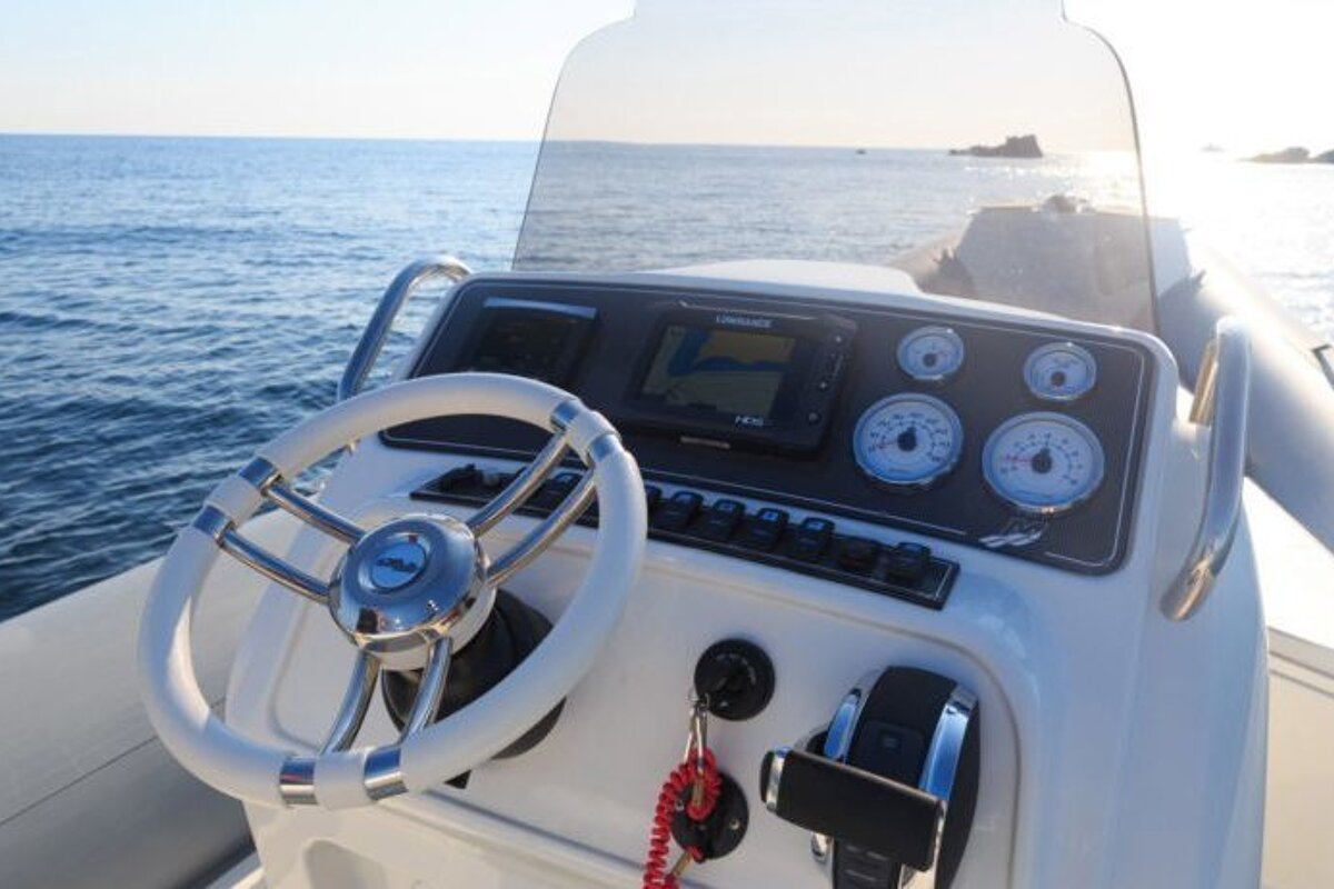 12 person Motor Boat, Golfe Juan cockpit