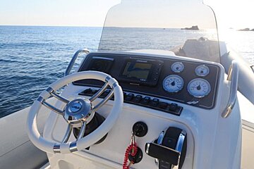 12 person Motor Boat, Golfe Juan cockpit