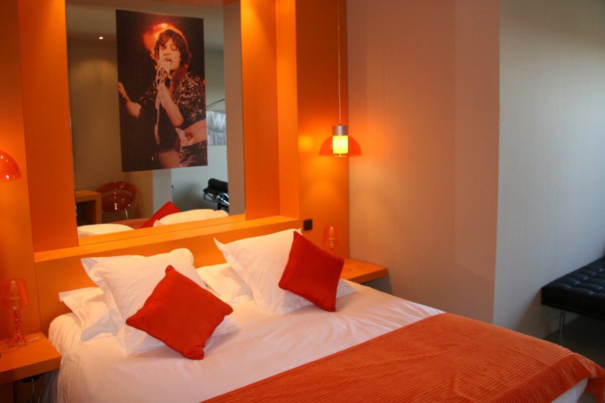 Auberge la Feniere Hotel, Cadenet double bedroom