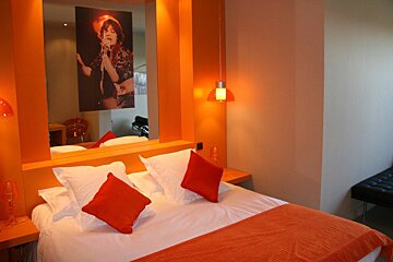 Auberge la Feniere Hotel, Cadenet double bedroom