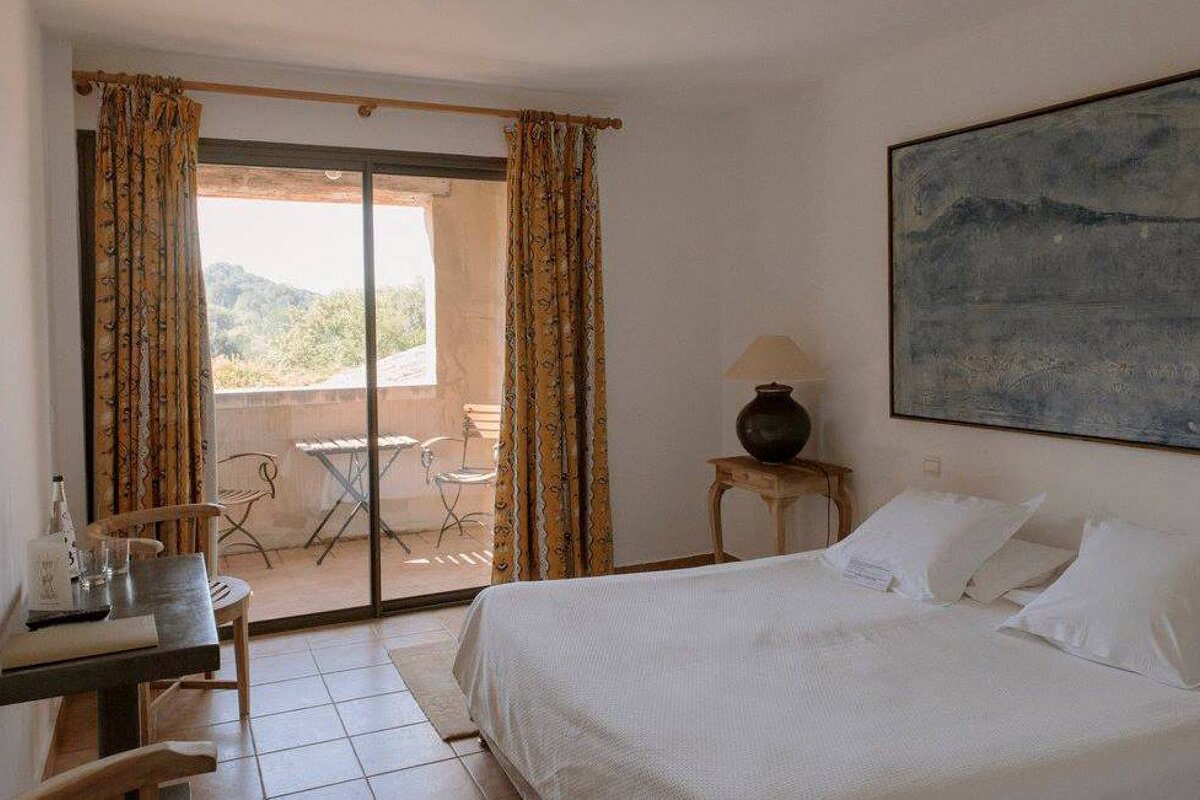 Auberge la Feniere Hotel, Cadenet double bedroom