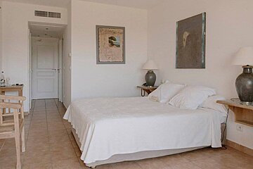 Auberge la Feniere Hotel, Cadenet double bedroom