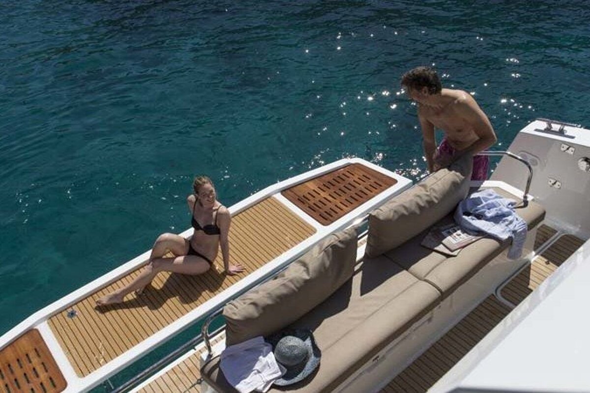 Fountaine Pajot 11m Motor Yacht, Palma de Mallorca stern