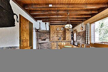 Leopold Chalet, Meribel - Mottaret dining room