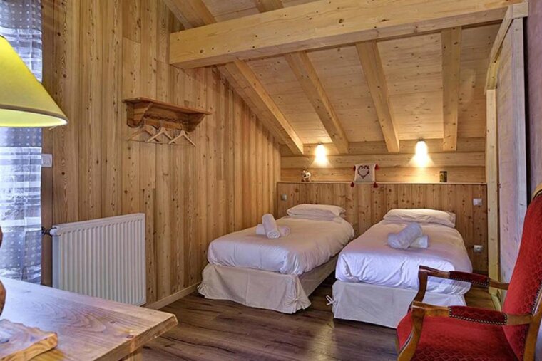 Rebeque Chalet, Alpe d'Huez twin bedroom