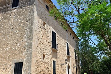 an old house at a vineyard in mallorca