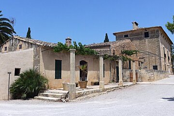a beautiful house in mallorca