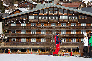 La Marmotte Hotel, Les Gets exterior