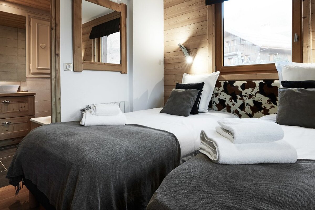 Lapin Chalet, Meribel - Centre twin bedroom