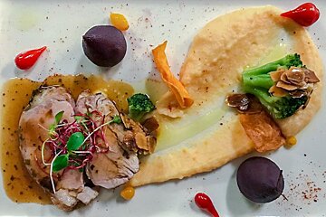 A plate of food with meat and vegetables on it