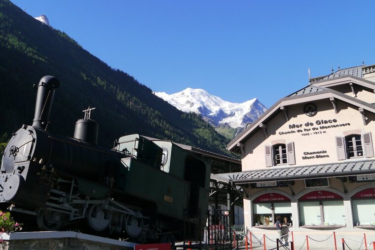 a train station for the mer de glace
