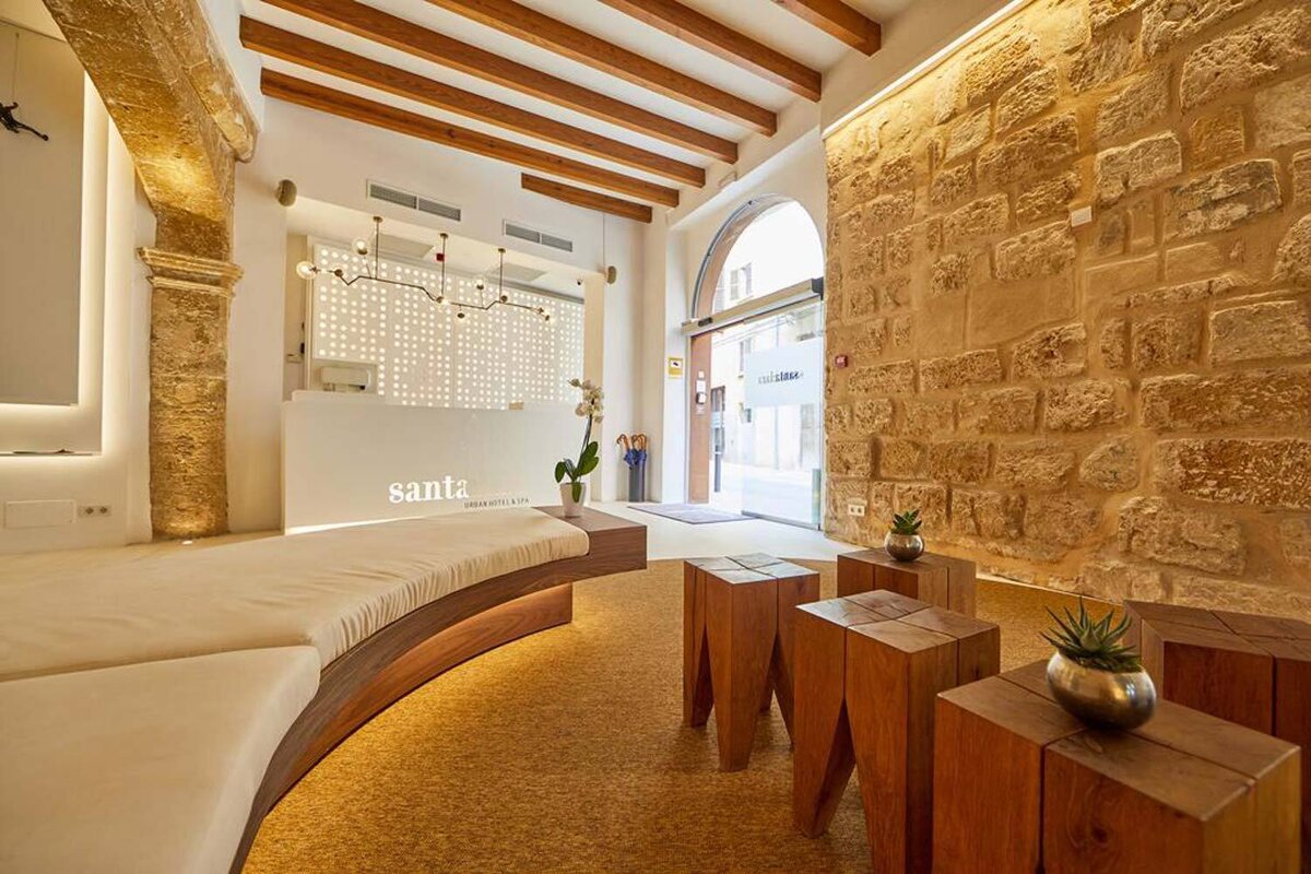 The word santa that is on a wall