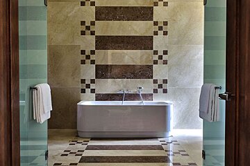 Castell Son Claret, Calvia (Region) bathroom