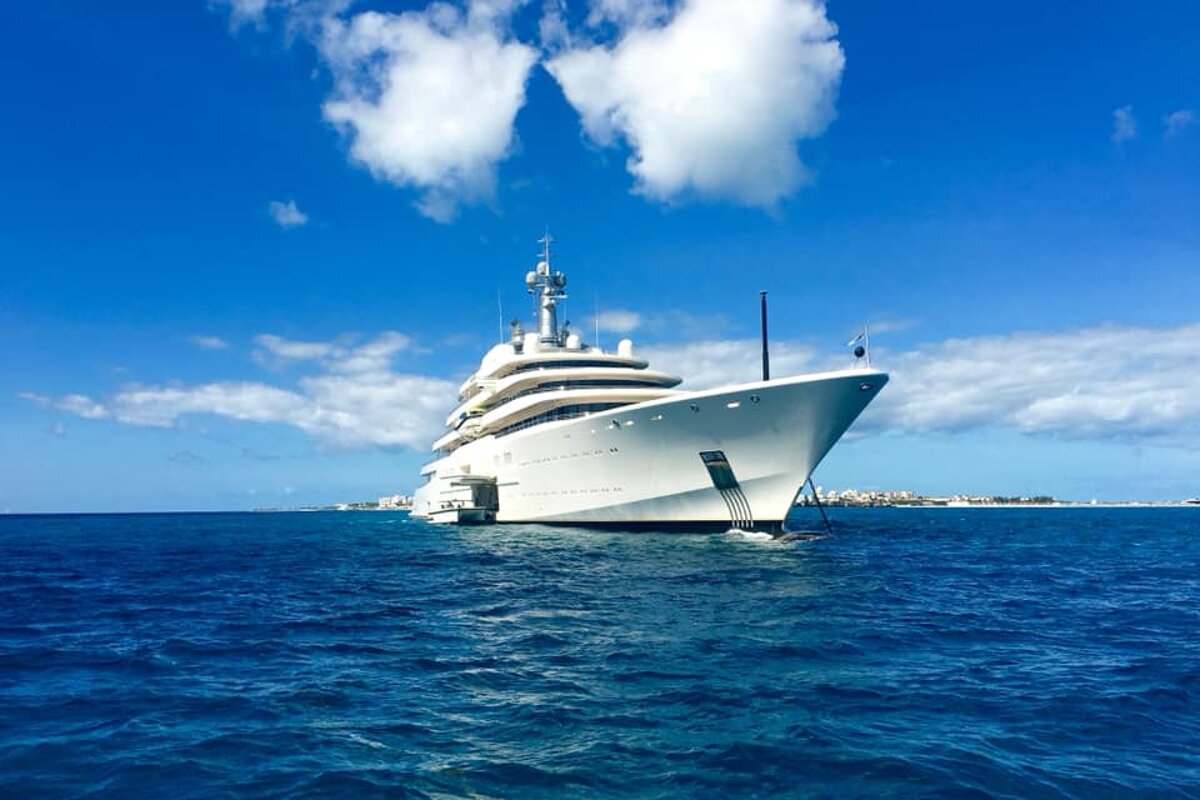 212 Yachts - Yacht Brokers, Cannes