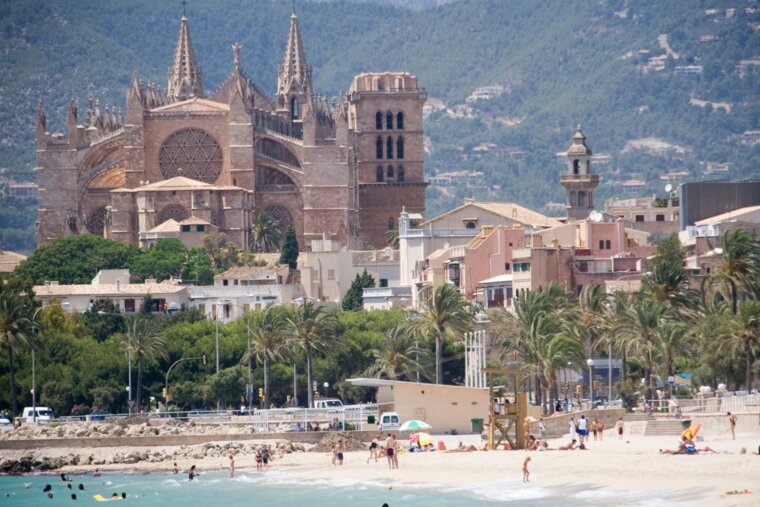 Palma cathedral with a wonderful beach in front
