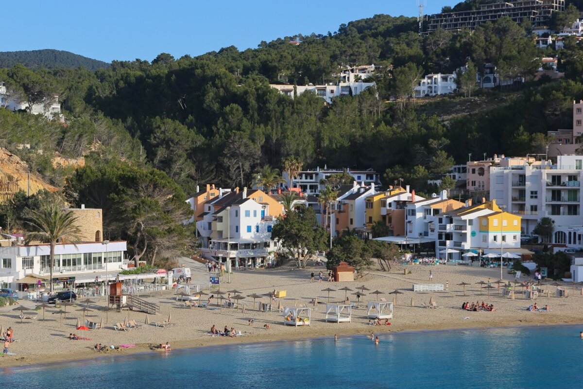 beach a cala vadella ibiza