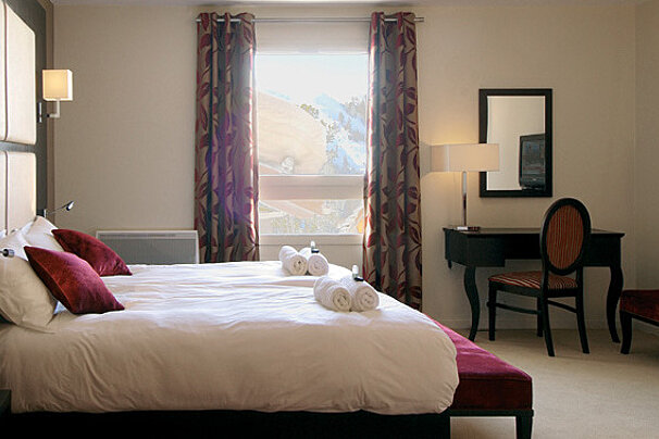 Des Deux Domaines Hotel, La Plagne double bedroom