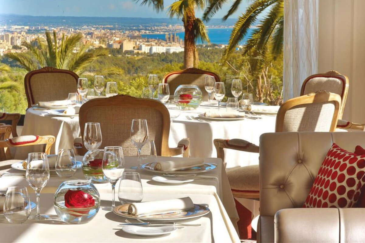 Es Castell Restaurant, Son Vida interior