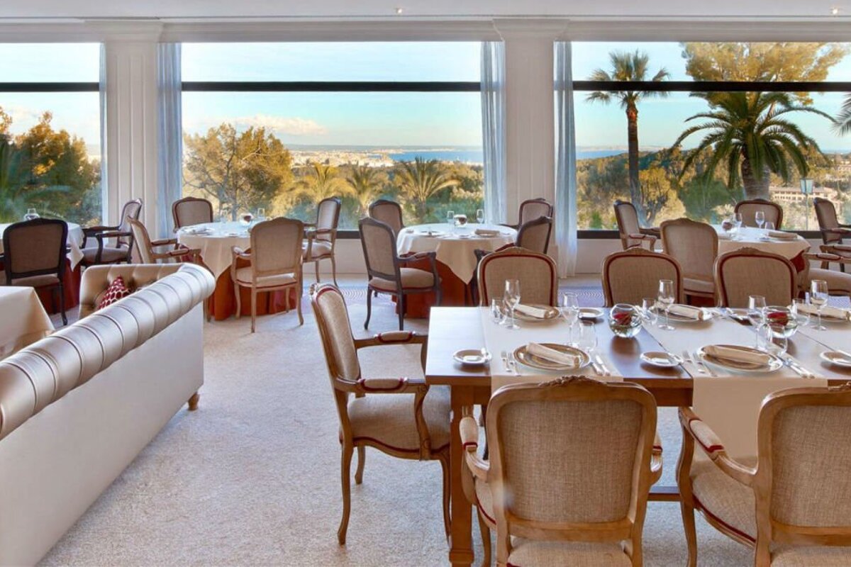 Es Castell Restaurant, Son Vida interior